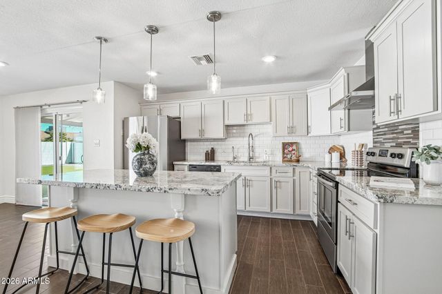 8512 E EDGEMONT Avenue, Scottsdale, AZ 85257