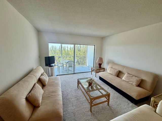 3150 N Palm Aire Drive 804, Pompano Beach, FL 33069