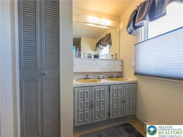 4487 Memphis Road, Whitehall Twp, PA 18052