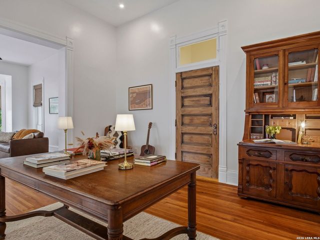 302 Lavaca Street, San Antonio, TX 78210