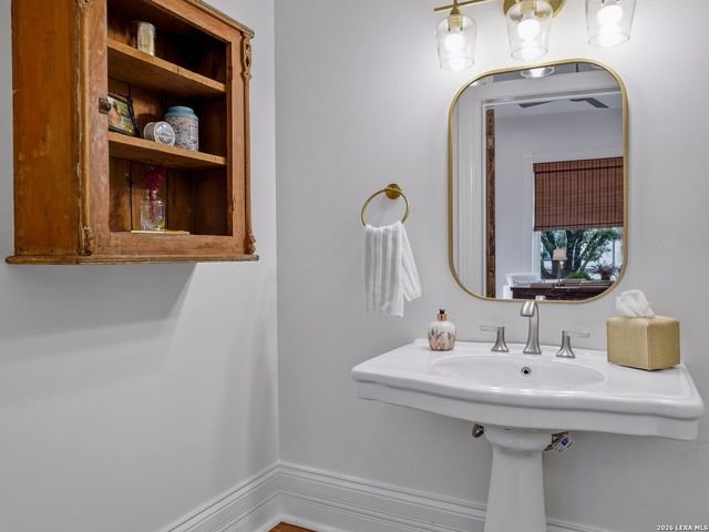 302 Lavaca Street, San Antonio, TX 78210