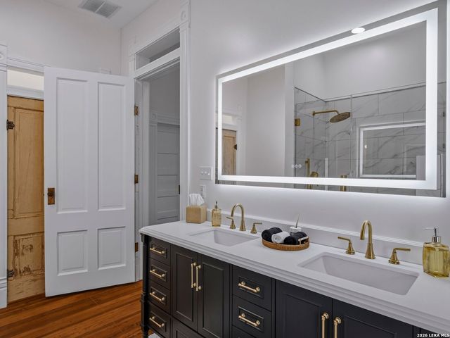 302 Lavaca Street, San Antonio, TX 78210