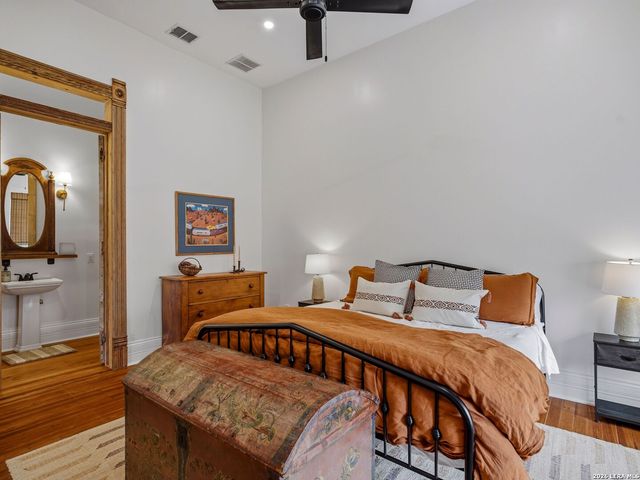 302 Lavaca Street, San Antonio, TX 78210