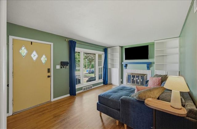 8207 Barkley Street, Overland Park, KS 66204