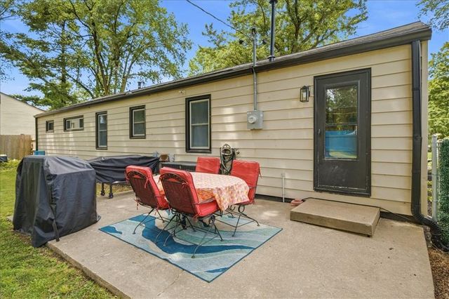 8207 Barkley Street, Overland Park, KS 66204