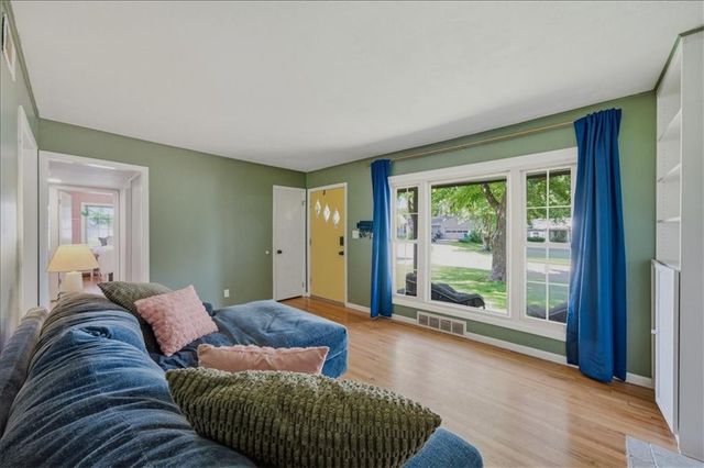 8207 Barkley Street, Overland Park, KS 66204