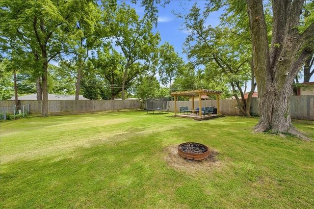 8207 Barkley Street, Overland Park, KS 66204
