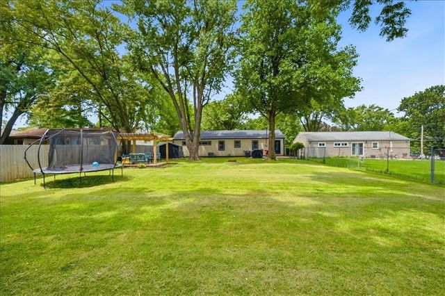 8207 Barkley Street, Overland Park, KS 66204