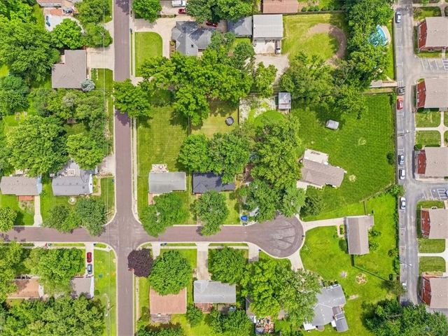 8207 Barkley Street, Overland Park, KS 66204