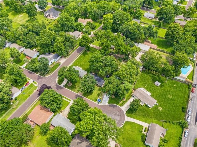8207 Barkley Street, Overland Park, KS 66204