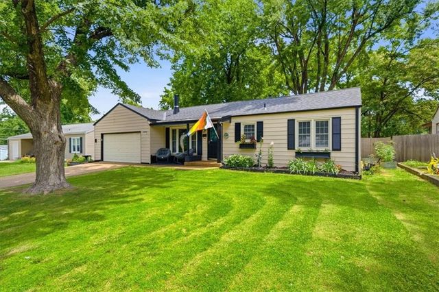 8207 Barkley Street, Overland Park, KS 66204