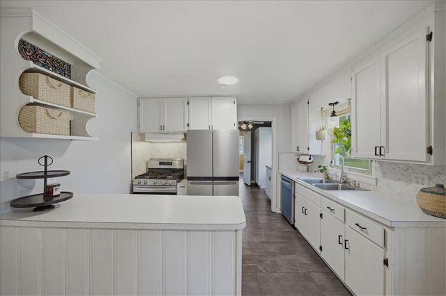 8207 Barkley Street, Overland Park, KS 66204