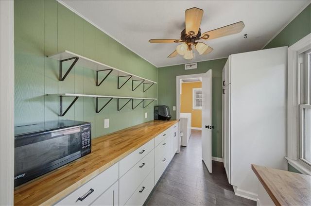 8207 Barkley Street, Overland Park, KS 66204
