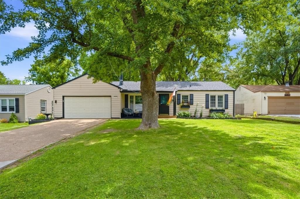8207 Barkley Street, Overland Park, KS 66204