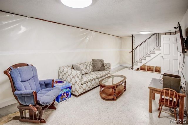 2323 Glenrich Drive, St Louis, MO 63129