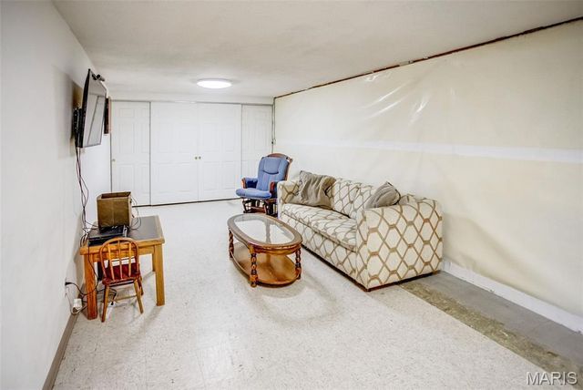 2323 Glenrich Drive, St Louis, MO 63129