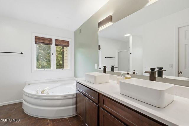 11053 Birch Pointe Drive, Whitehouse, OH 43571