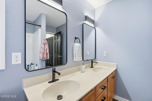 11053 Birch Pointe Drive, Whitehouse, OH 43571