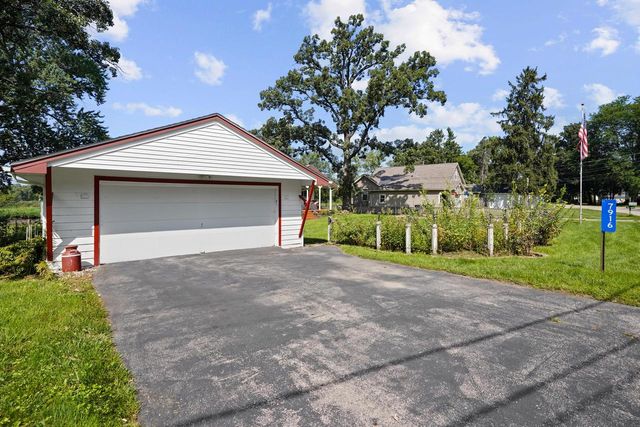 7916 Shorewood DRIVE, Salem, WI 53168
