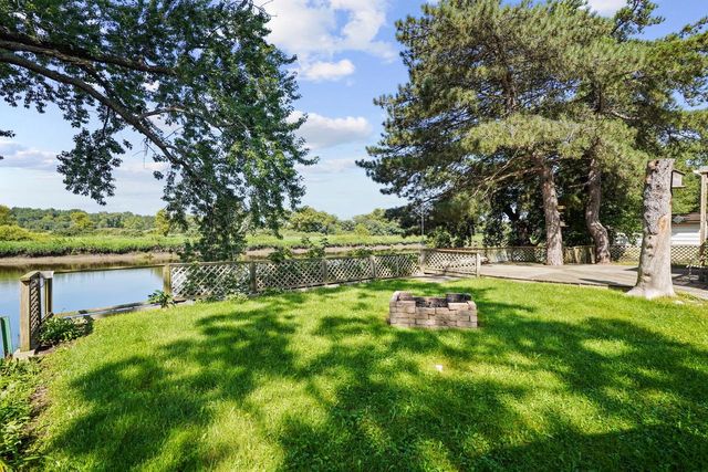 7916 Shorewood DRIVE, Salem, WI 53168