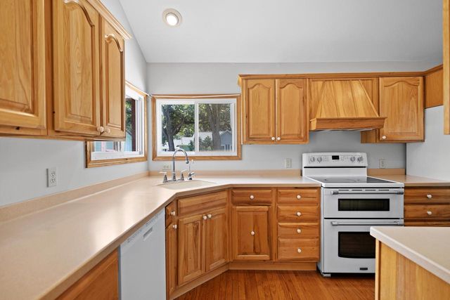 7916 Shorewood DRIVE, Salem, WI 53168