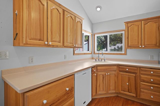 7916 Shorewood DRIVE, Salem, WI 53168