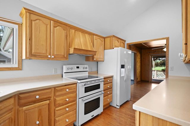 7916 Shorewood DRIVE, Salem, WI 53168