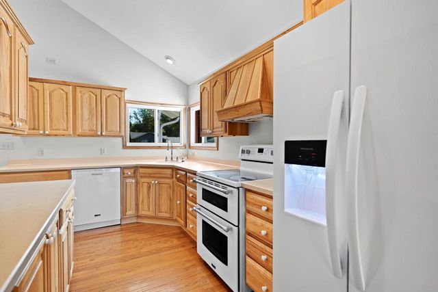 7916 Shorewood DRIVE, Salem, WI 53168