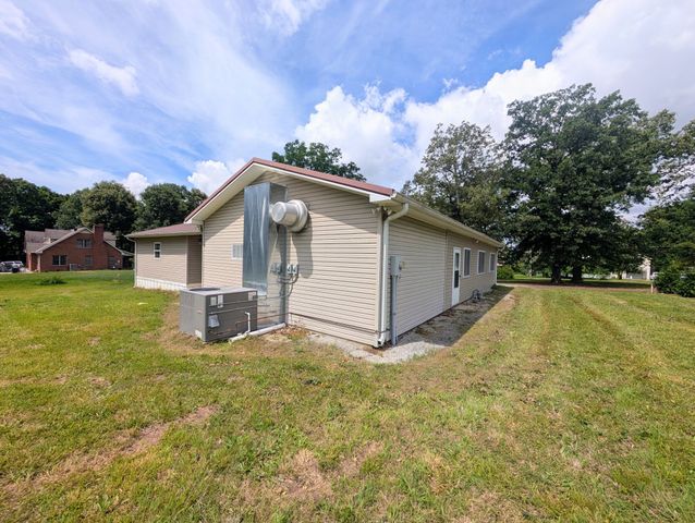 1168 W Green Hill Rd, Mc Minnville, TN 37110