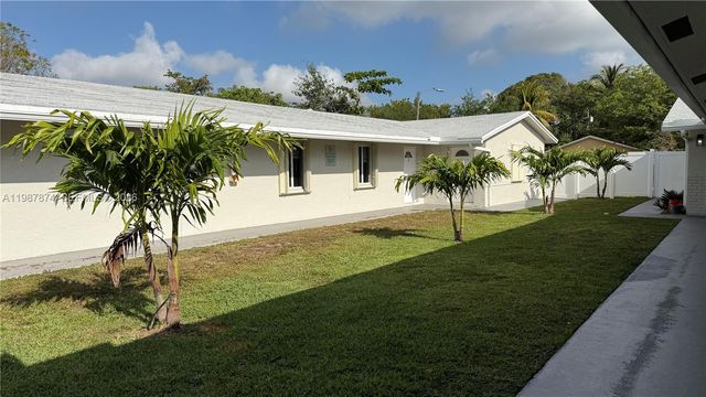 216 NW 12th St 1, Pompano Beach, FL 33060