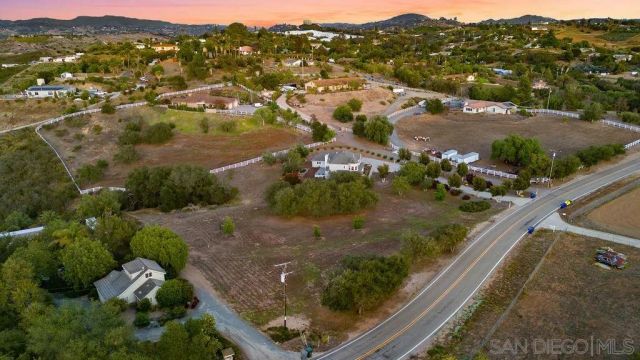 9856 W Lilac Road, Escondido, CA 92026
