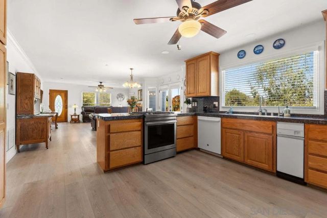 9856 W Lilac Road, Escondido, CA 92026