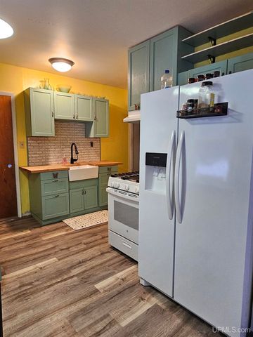 19380 W Calverley Avenue, Houghton, MI 49931