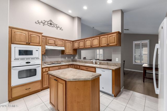 9429 E DESERT LAKE Drive, Sun Lakes, AZ 85248