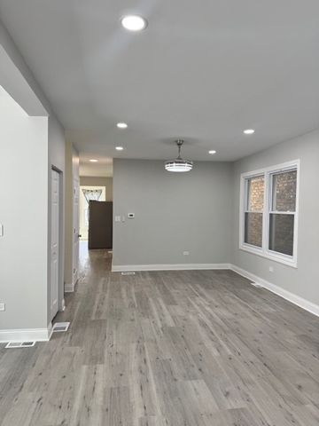 7025 S Lowe Avenue, Chicago, IL 60621