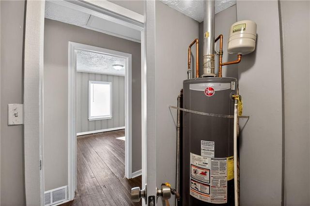 822 N Crysler Avenue, Independence, MO 64050