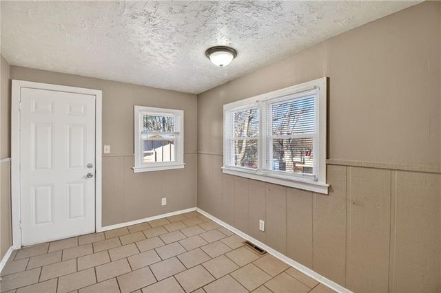 822 N Crysler Avenue, Independence, MO 64050