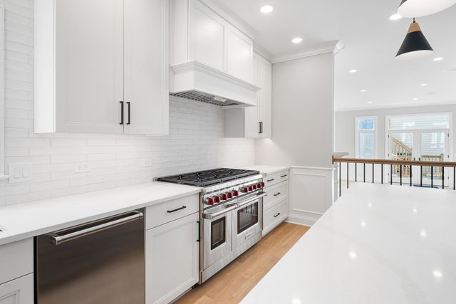 5054 N Claremont Avenue, Chicago, IL 60625