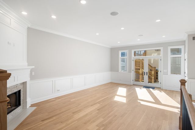 5054 N Claremont Avenue, Chicago, IL 60625