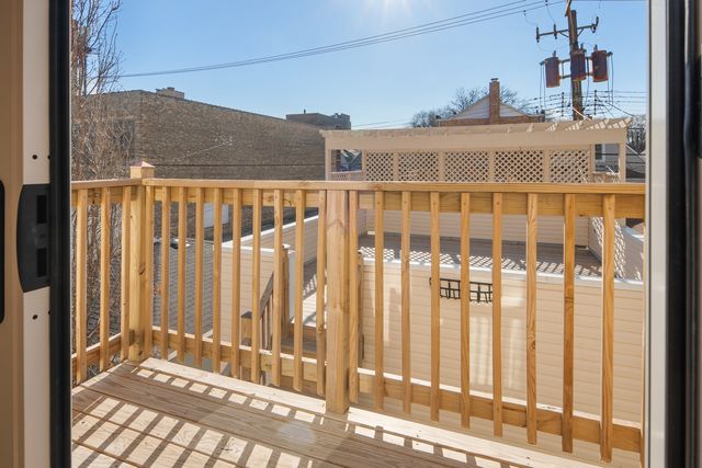 5054 N Claremont Avenue, Chicago, IL 60625