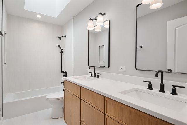 5054 N Claremont Avenue, Chicago, IL 60625