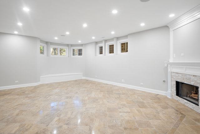 5054 N Claremont Avenue, Chicago, IL 60625