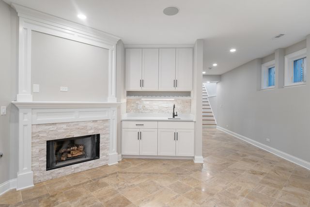5054 N Claremont Avenue, Chicago, IL 60625