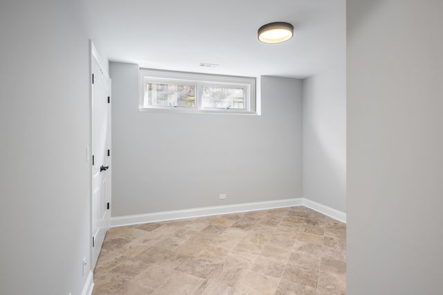 5054 N Claremont Avenue, Chicago, IL 60625