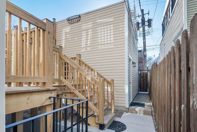 5054 N Claremont Avenue, Chicago, IL 60625