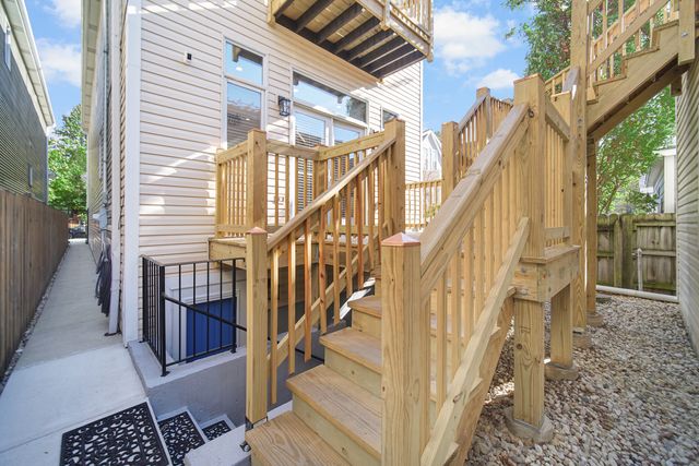 5054 N Claremont Avenue, Chicago, IL 60625
