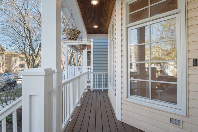 5054 N Claremont Avenue, Chicago, IL 60625
