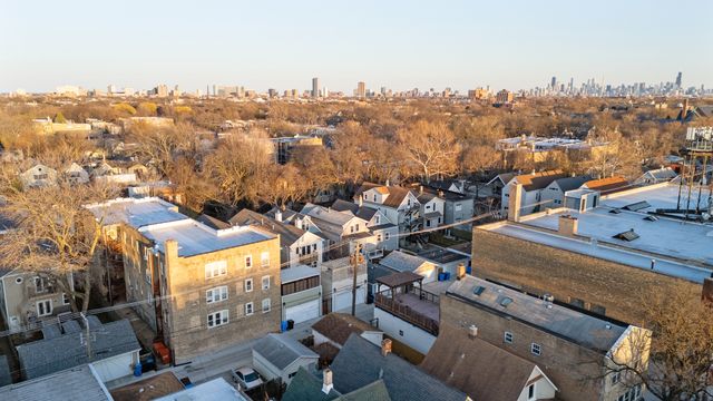 5054 N Claremont Avenue, Chicago, IL 60625