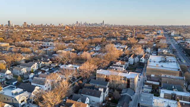 5054 N Claremont Avenue, Chicago, IL 60625