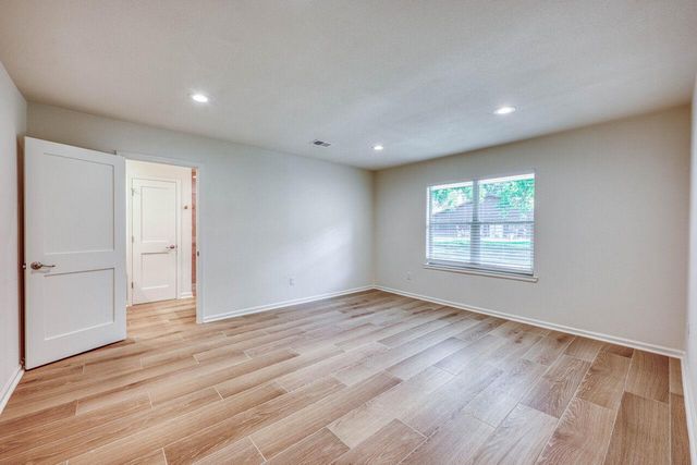 319 Columbine ST, Meadowlakes, TX 78654